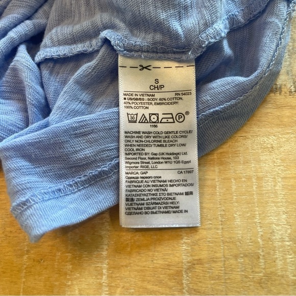 GAP Embroidered Top - Picture 7 of 7